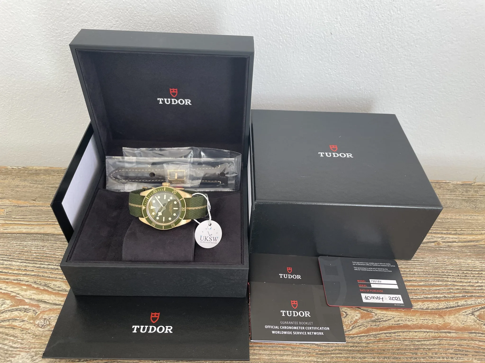 Tudor Black Bay M79018V Yellow gold 5