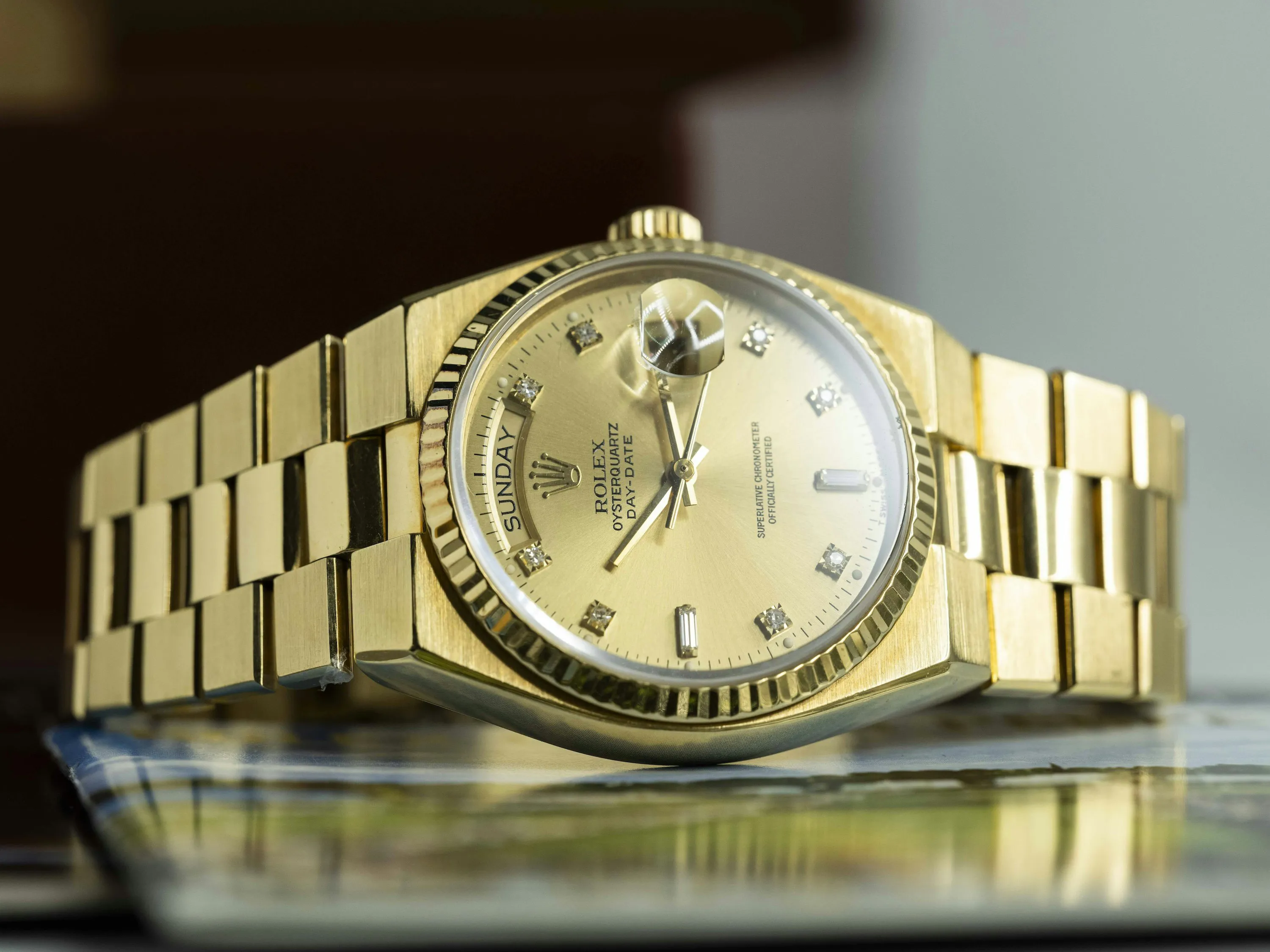 Rolex Day-Date Oysterquartz 19018 36mm Yellow gold Champagne 4