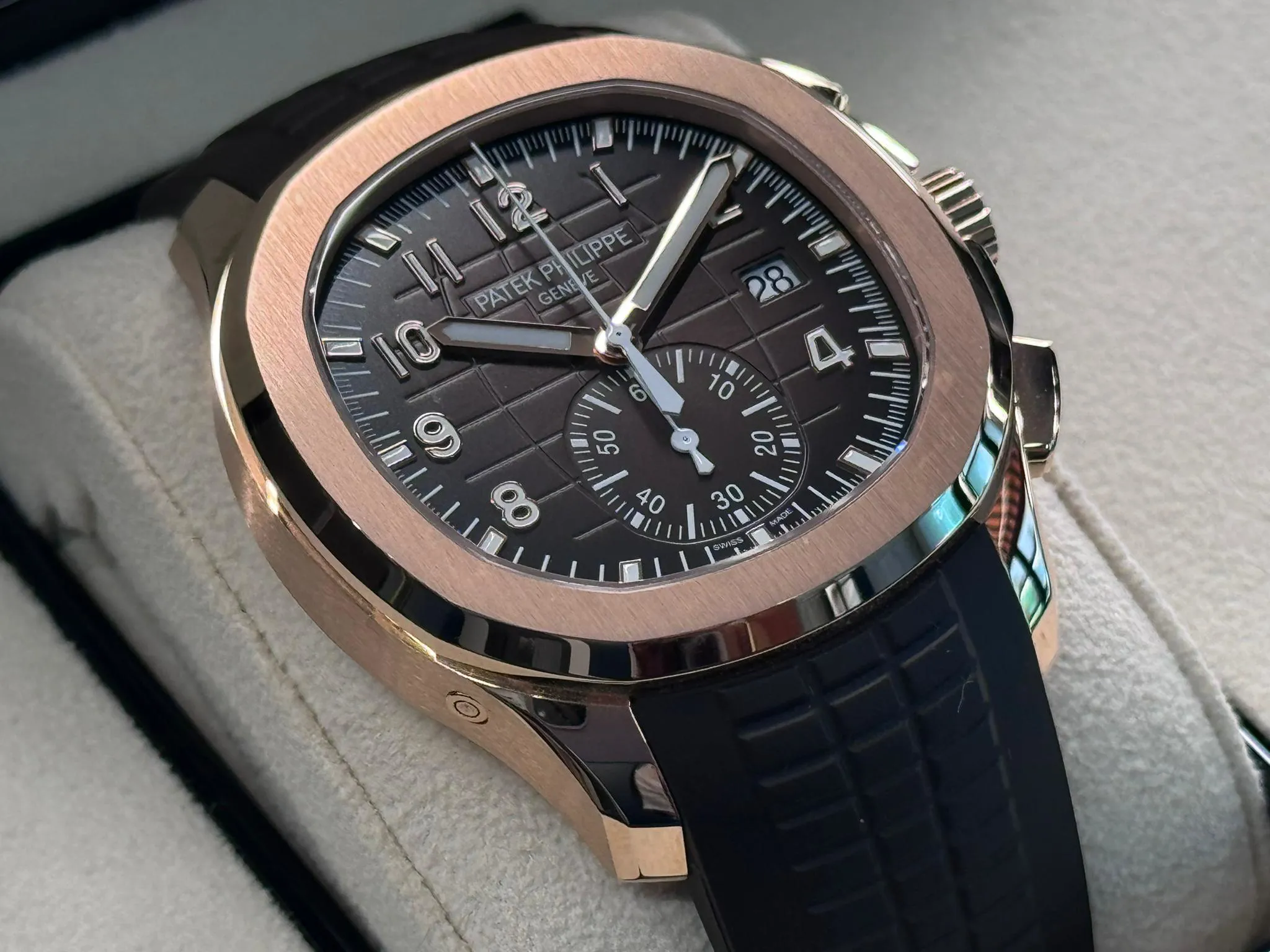 Patek Philippe Aquanaut 5968R-001 42mm Rose gold Brown 4