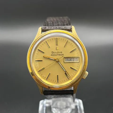 Bulova Accutron 1-634016 36mm Yellow gold