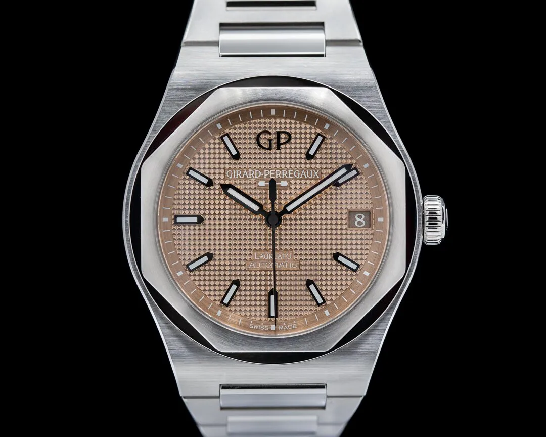 Girard-Perregaux Laureato 81010-11-3306-1gm 42mm Stainless steel Rose