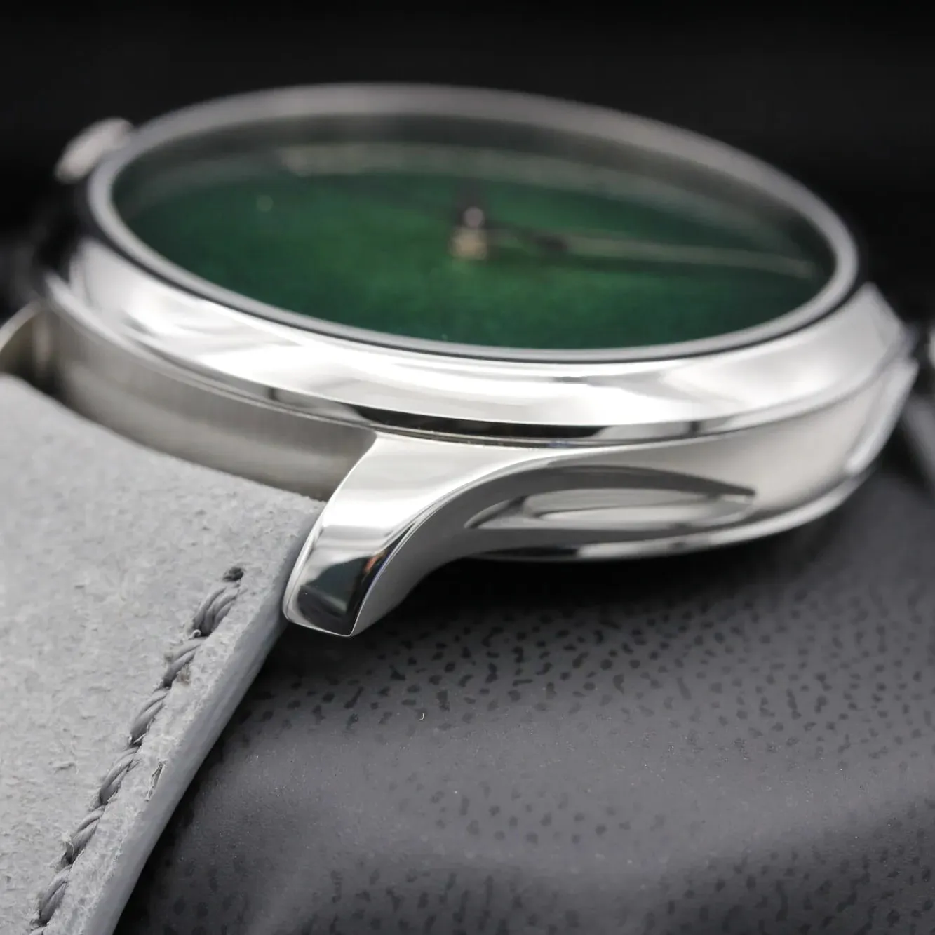 H. Moser & Cie. Endeavour 1200-1233 40mm Stainless steel Green 2