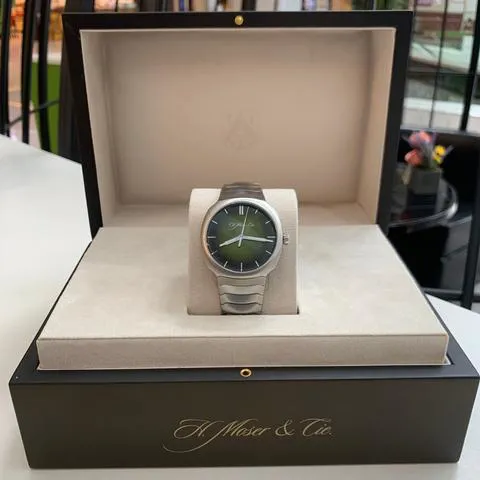 H. Moser & Cie. Streamliner 6200-1200 40mm Stainless steel Green