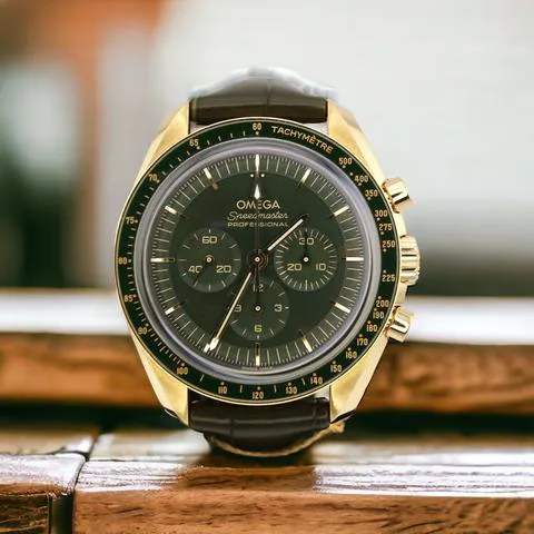 Omega Speedmaster Moonwatch 310.63.42.50.10.001 42mm Yellow gold Green