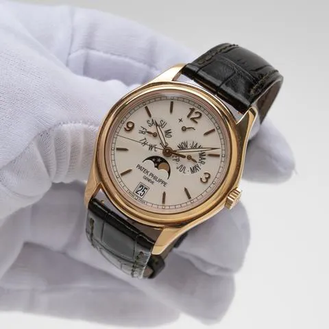 Patek Philippe Annual Calendar 5146R-001 39mm Rose gold Beige