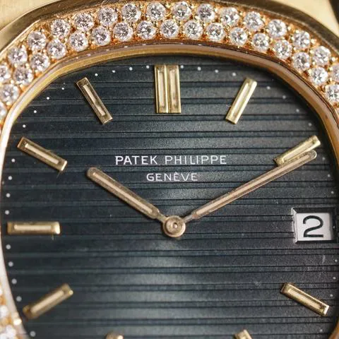 Patek Philippe Nautilus 3700/3 Yellow gold Black 1