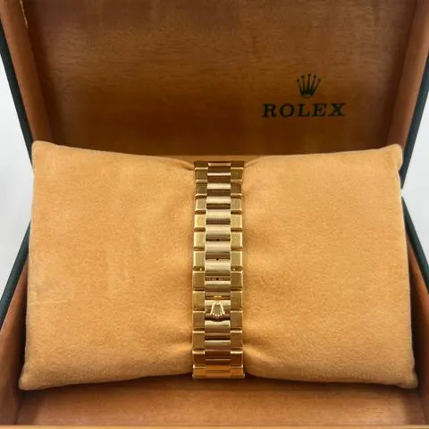 Rolex Day-Date Oysterquartz 19018 36mm Yellow gold Gold 2