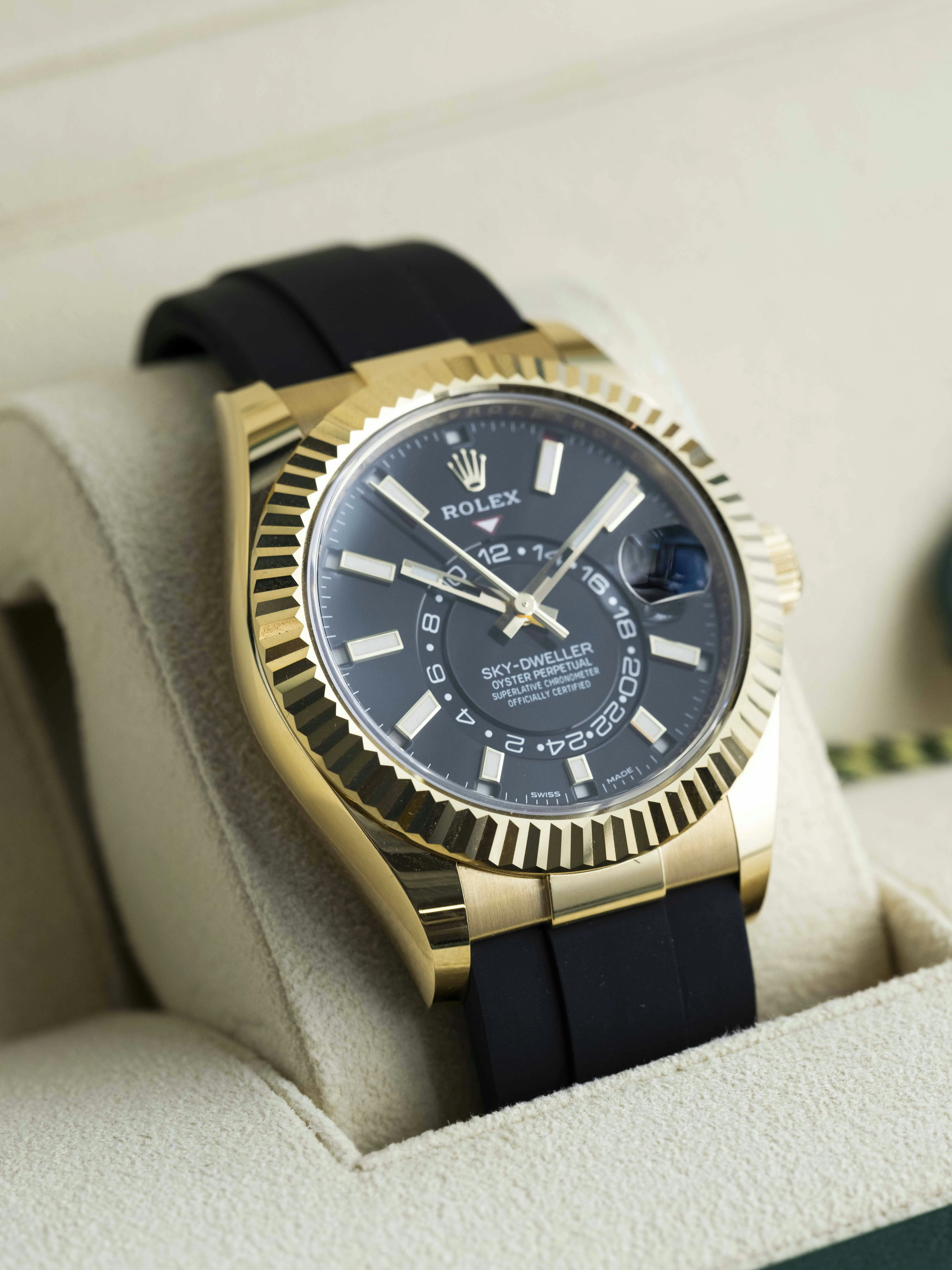 Rolex Sky-Dweller 326238 42mm Yellow gold Black 18