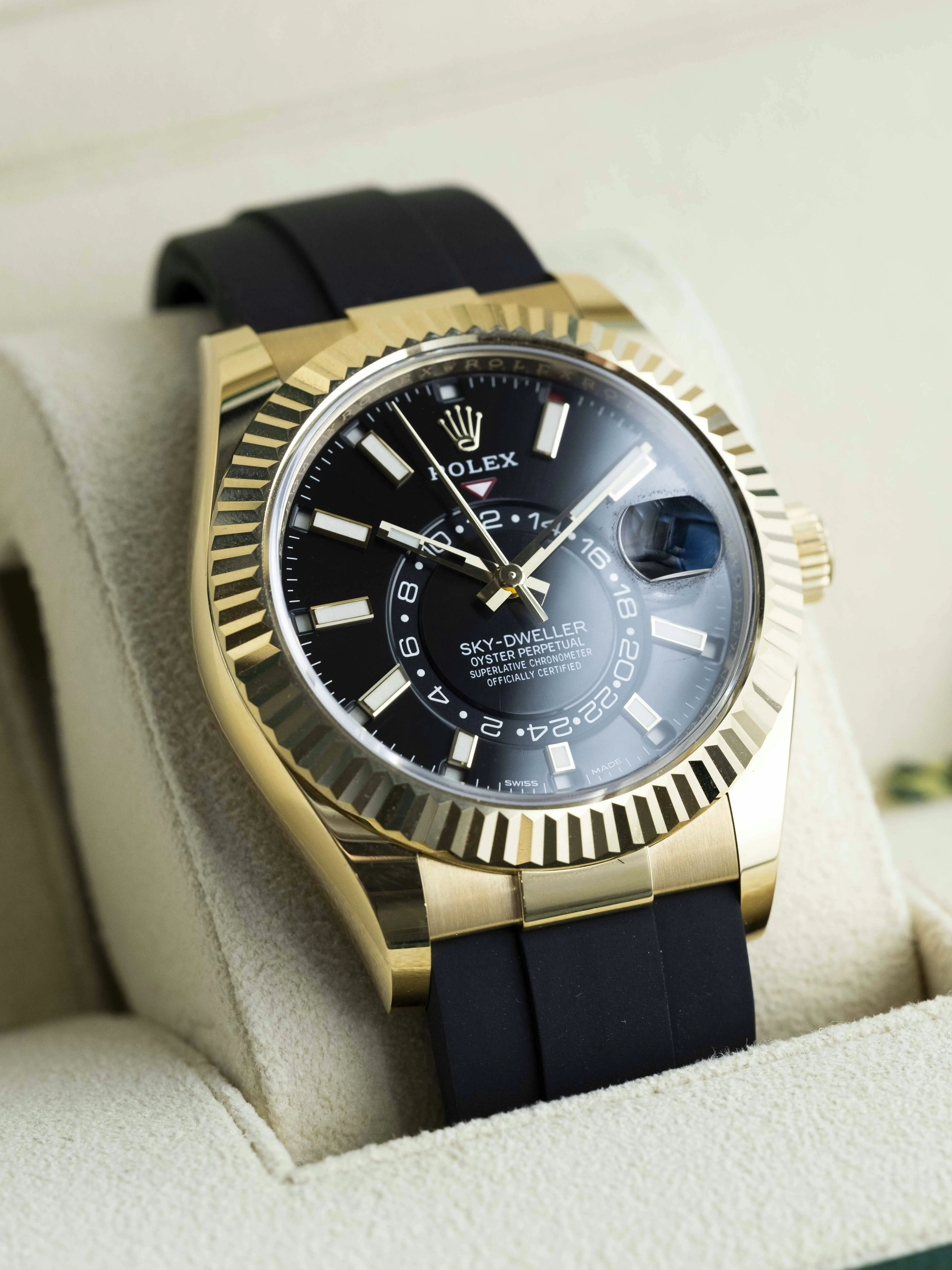 Rolex Sky-Dweller 326238 42mm Yellow gold Black 19