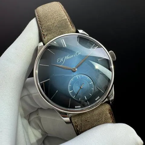 H. Moser & Cie. Venturer 2327-0203 43mm White gold Blue