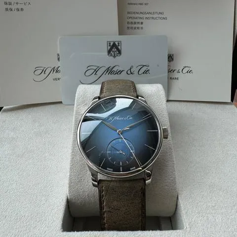 H. Moser & Cie. Venturer 2327-0203 43mm White gold Blue 1