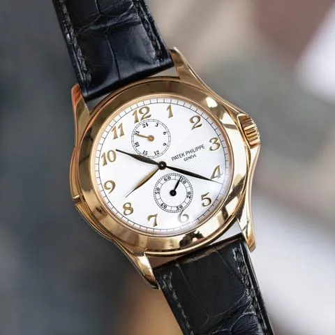 Patek Philippe Calatrava 5134J 37mm Yellow gold White