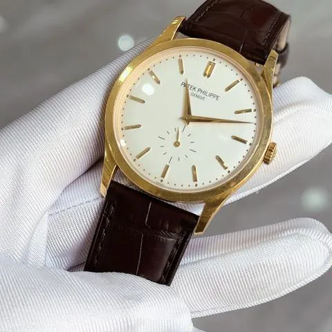 Patek Philippe Calatrava 5196J-001 37mm Yellow gold Silver 2