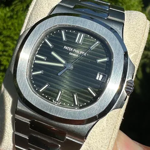 Patek Philippe Nautilus 5711/1A 40mm Stainless steel Green 1