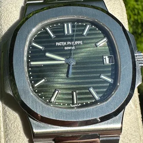 Patek Philippe Nautilus 5711/1A 40mm Stainless steel Green 2