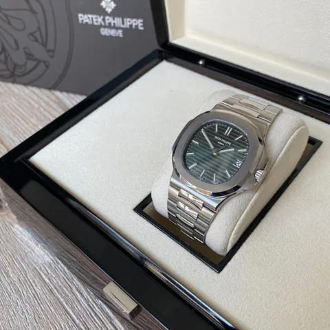 Patek Philippe Nautilus 5711/1A 40mm Stainless steel Green 4