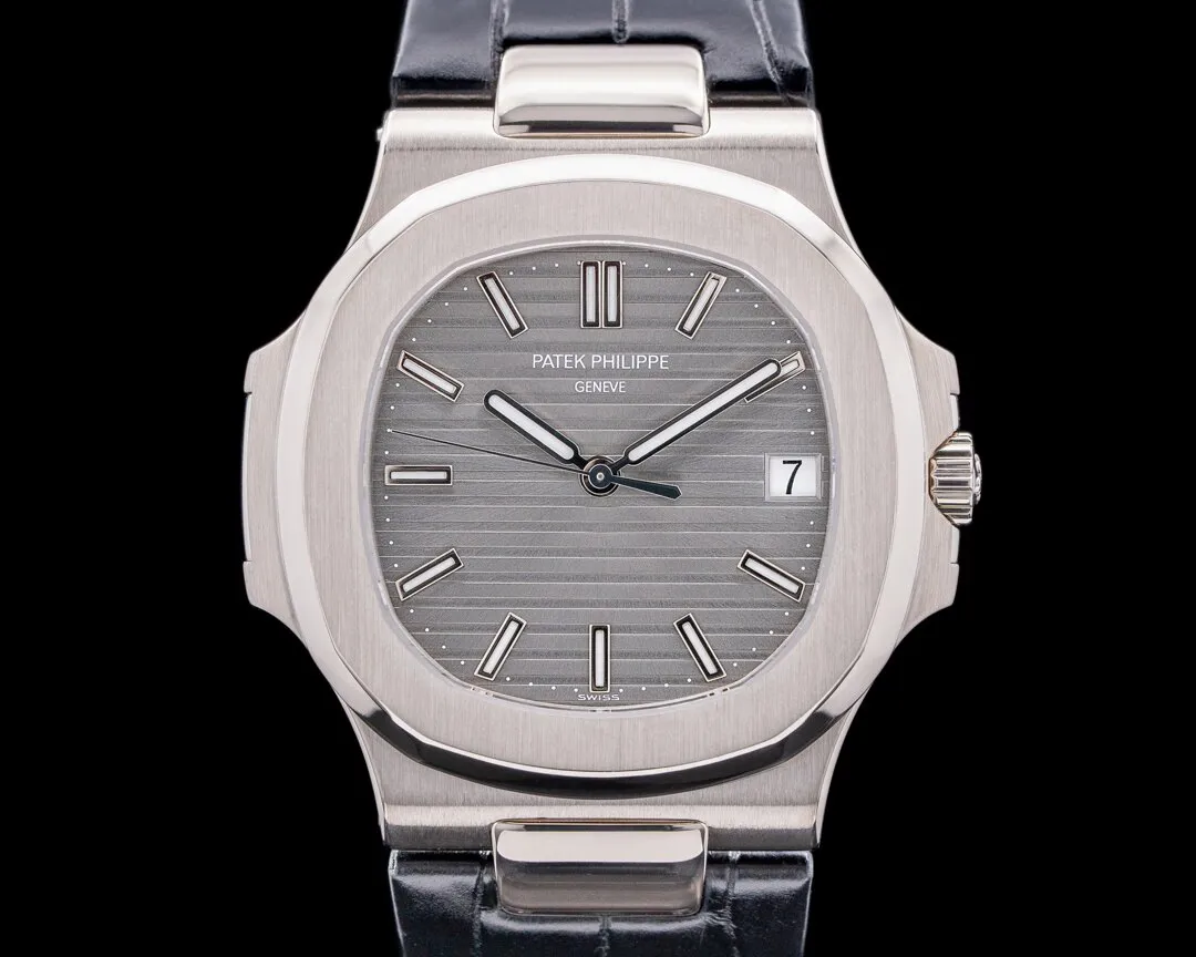 Patek Philippe Nautilus 5711G 43mm White gold Gray