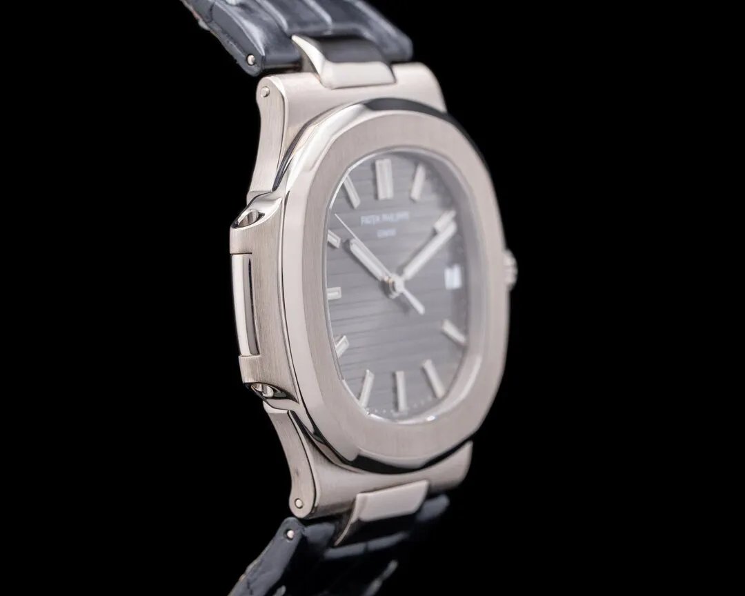 Patek Philippe Nautilus 5711G 43mm White gold Gray 1