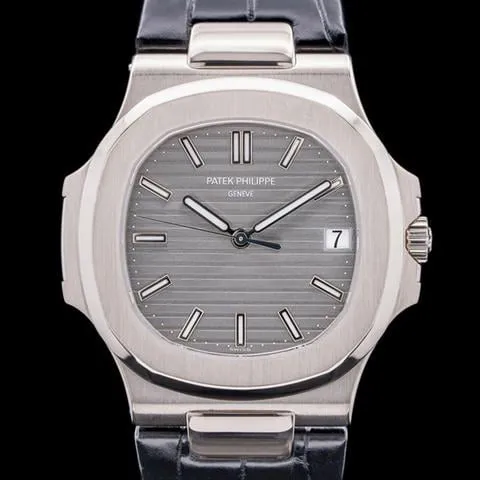 Patek Philippe Nautilus 5711G 43mm White gold Gray