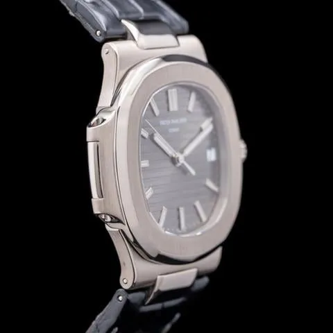 Patek Philippe Nautilus 5711G 43mm White gold Gray 1