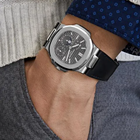 Patek Philippe Nautilus 5712G-001 40mm White gold Gray 1