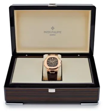 Patek Philippe Nautilus 5712R-001 40mm Rose gold Brown 6