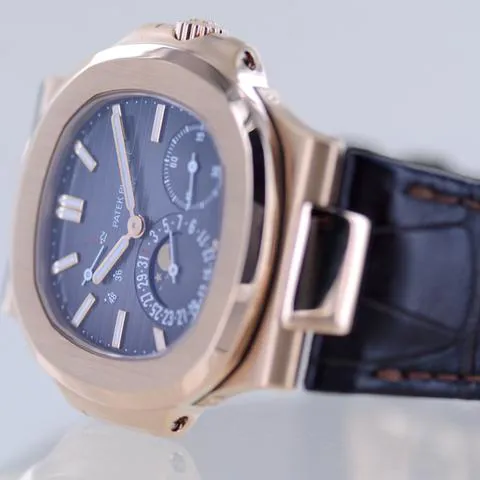 Patek Philippe Nautilus 5712R 40mm Rose gold Gray 14