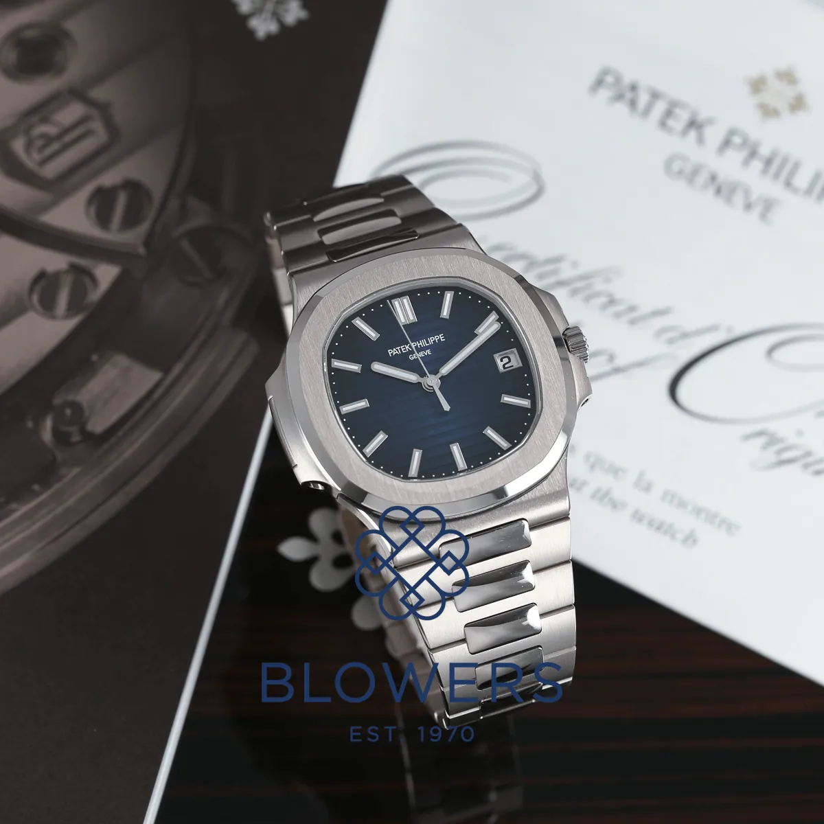 Patek Philippe Nautilus 5811/1G-001 41mm White gold Blue 1