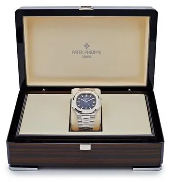 Patek Philippe Nautilus 5811/1G-001 41mm White gold Blue 5