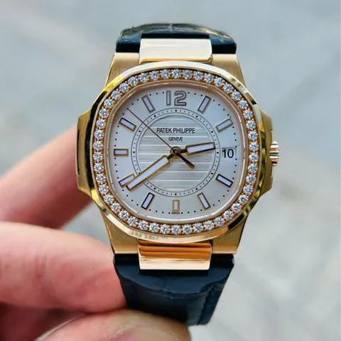 Patek Philippe Nautilus 7010R-001 Rose gold Silver