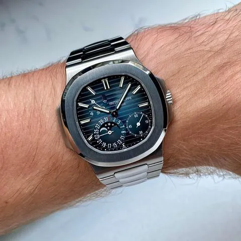 Patek Philippe Nautilus Moonphase 5712/1A-001 40mm Stainless steel Blue 1