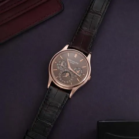 Patek Philippe Perpetual Calendar 5140R-001 37mm Rose gold Brown