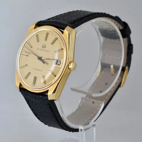 Universal Genève Polerouter 152100/02 34mm Yellow gold Champagne 5