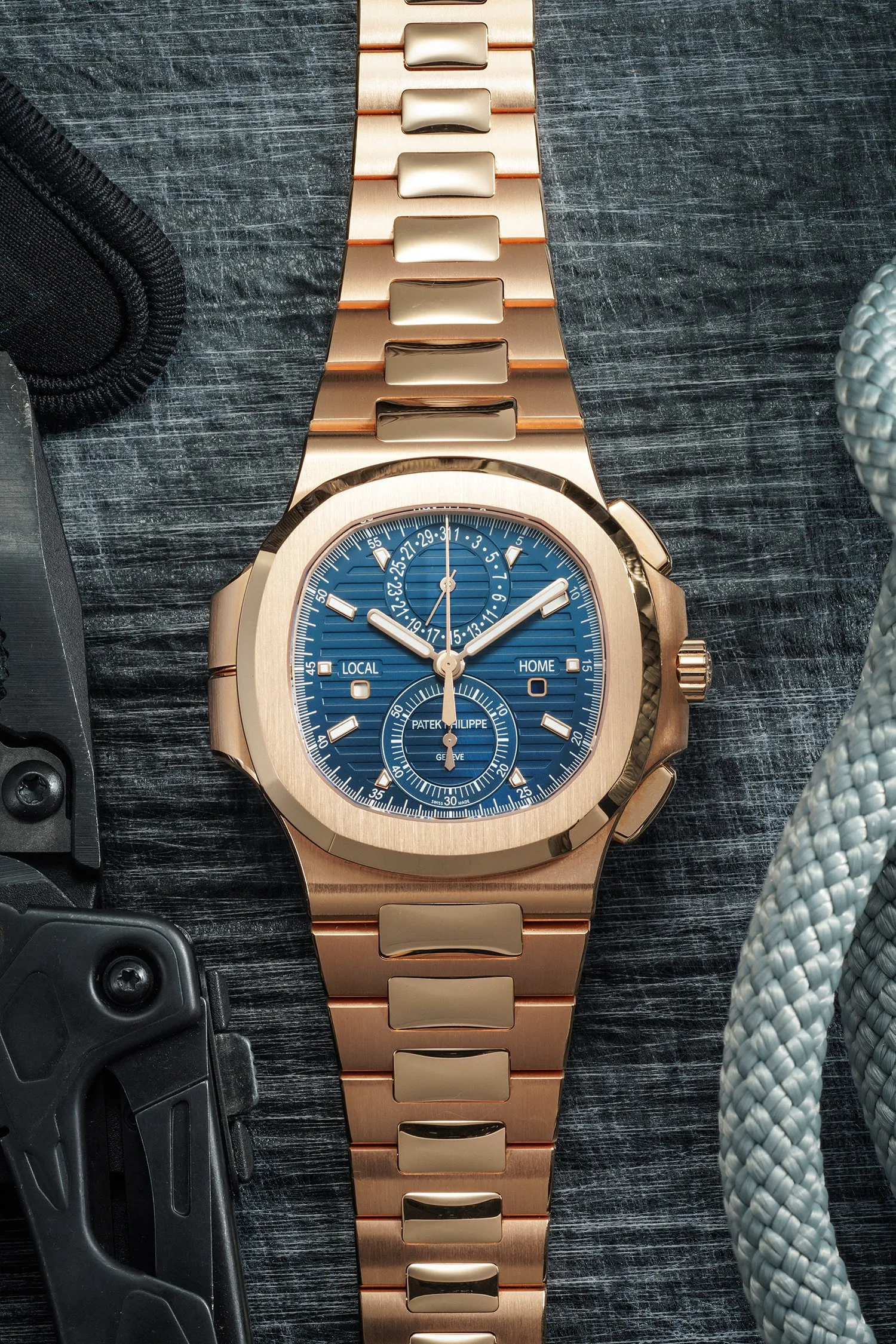 Patek Philippe Nautilus 5990/1R 42.5mm 18K pink gold Blue