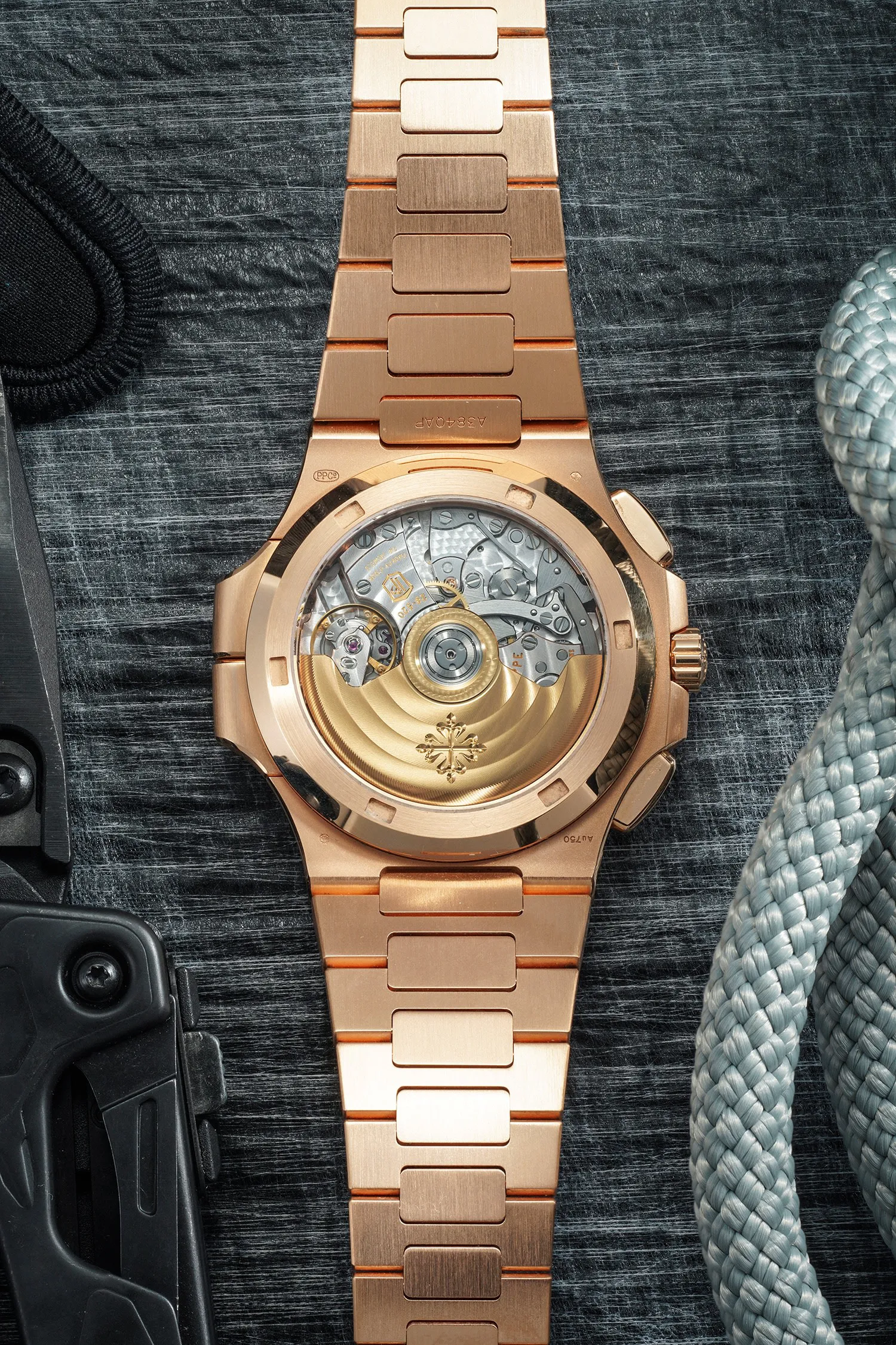 Patek Philippe Nautilus 5990/1R 42.5mm 18K pink gold Blue 1