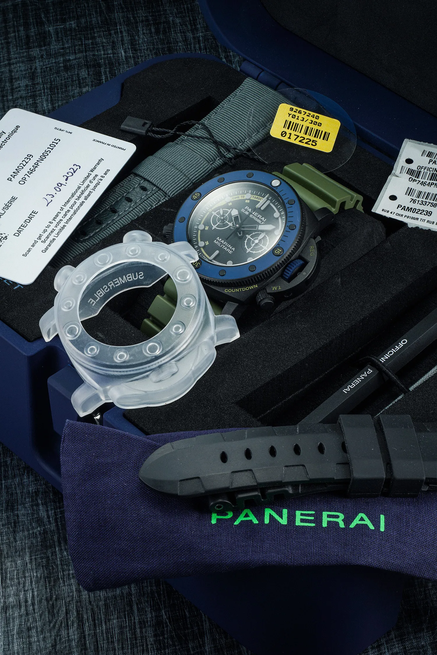 Panerai Submersible Pam02239 47mm Titanium Black 2