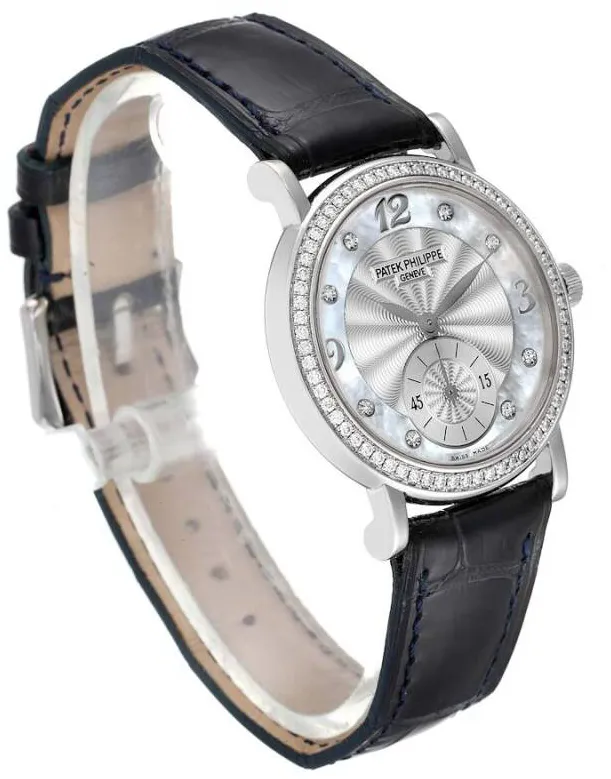 Patek Philippe Calatrava 4959G 31mm  white gold diamond Silver and Mother-of-pearl 3