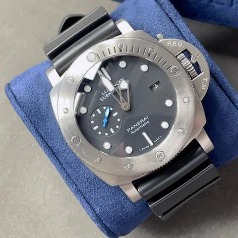 Panerai Submersible PAM 01305 47mm Titanium Black 4