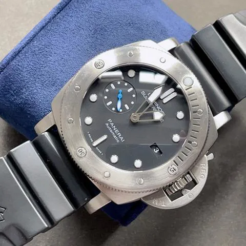 Panerai Submersible PAM 01305 47mm Titanium Black 5