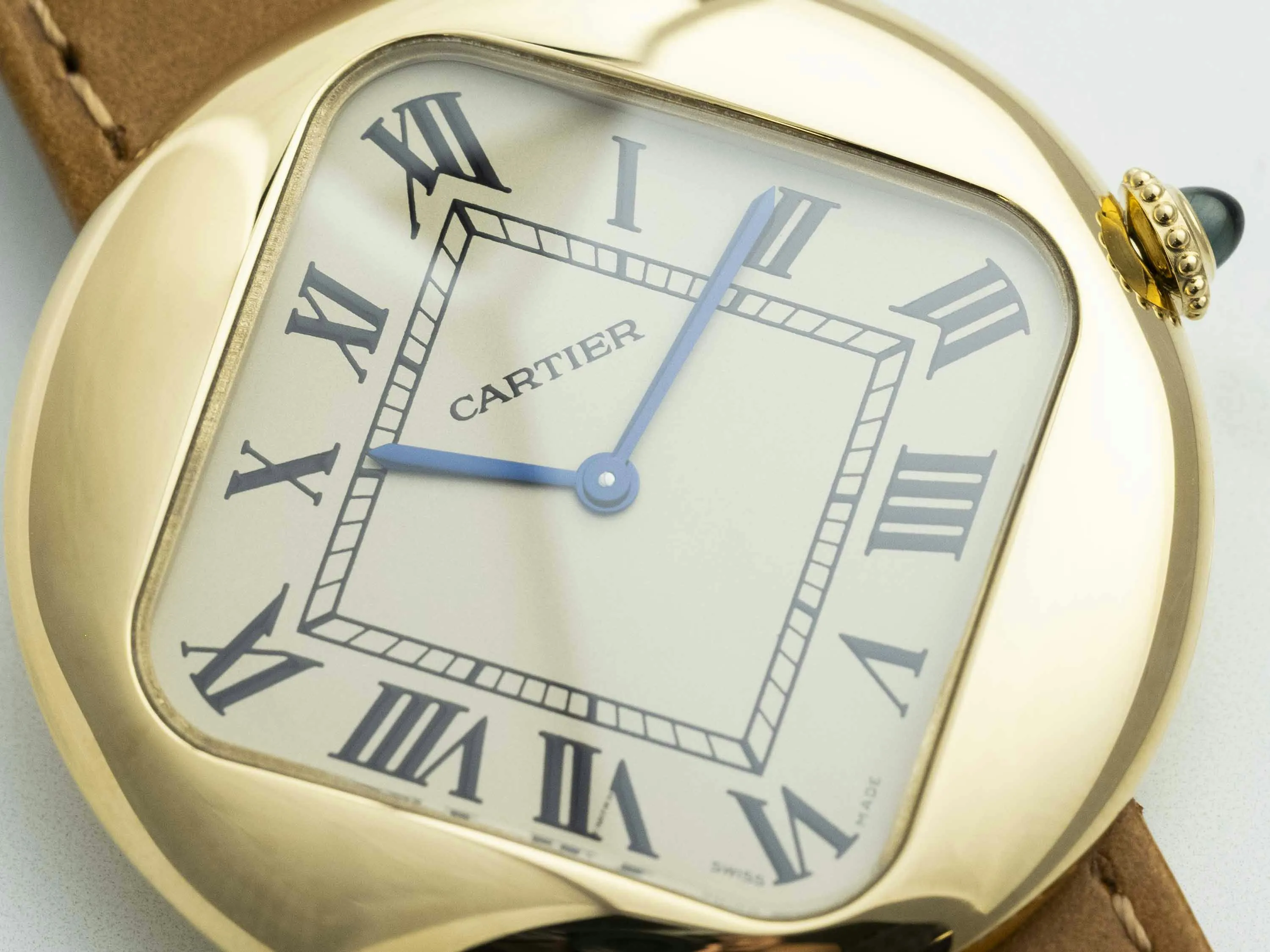 Cartier Pebble WGPB0003 36mm Yellow gold Cream 6