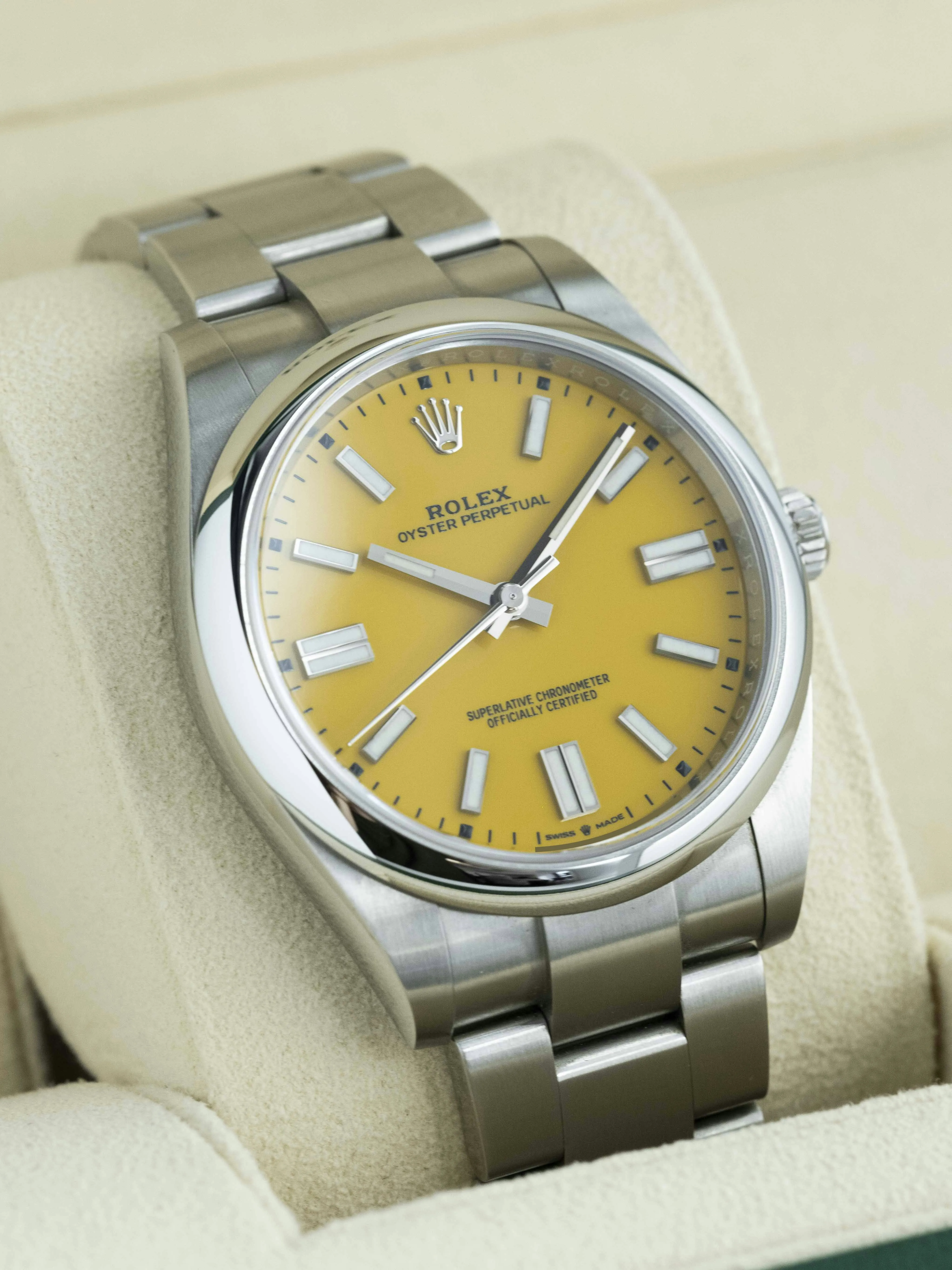 Rolex Oyster Perpetual 41 124300 41mm Stainless steel Yellow 18