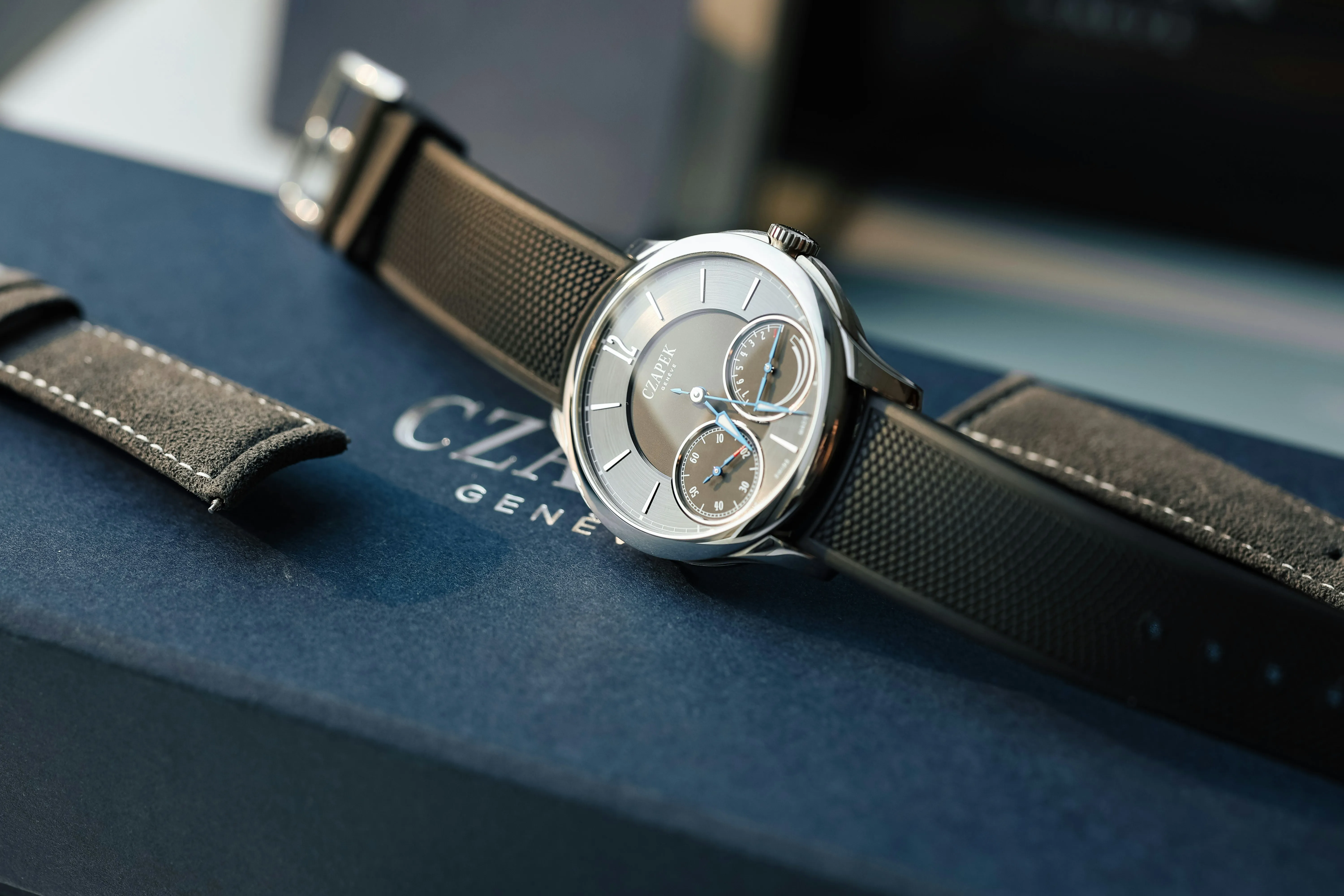 Czapek & Cie Quai des Bergues QDB21 42.5mm Stainless steel Gray 2