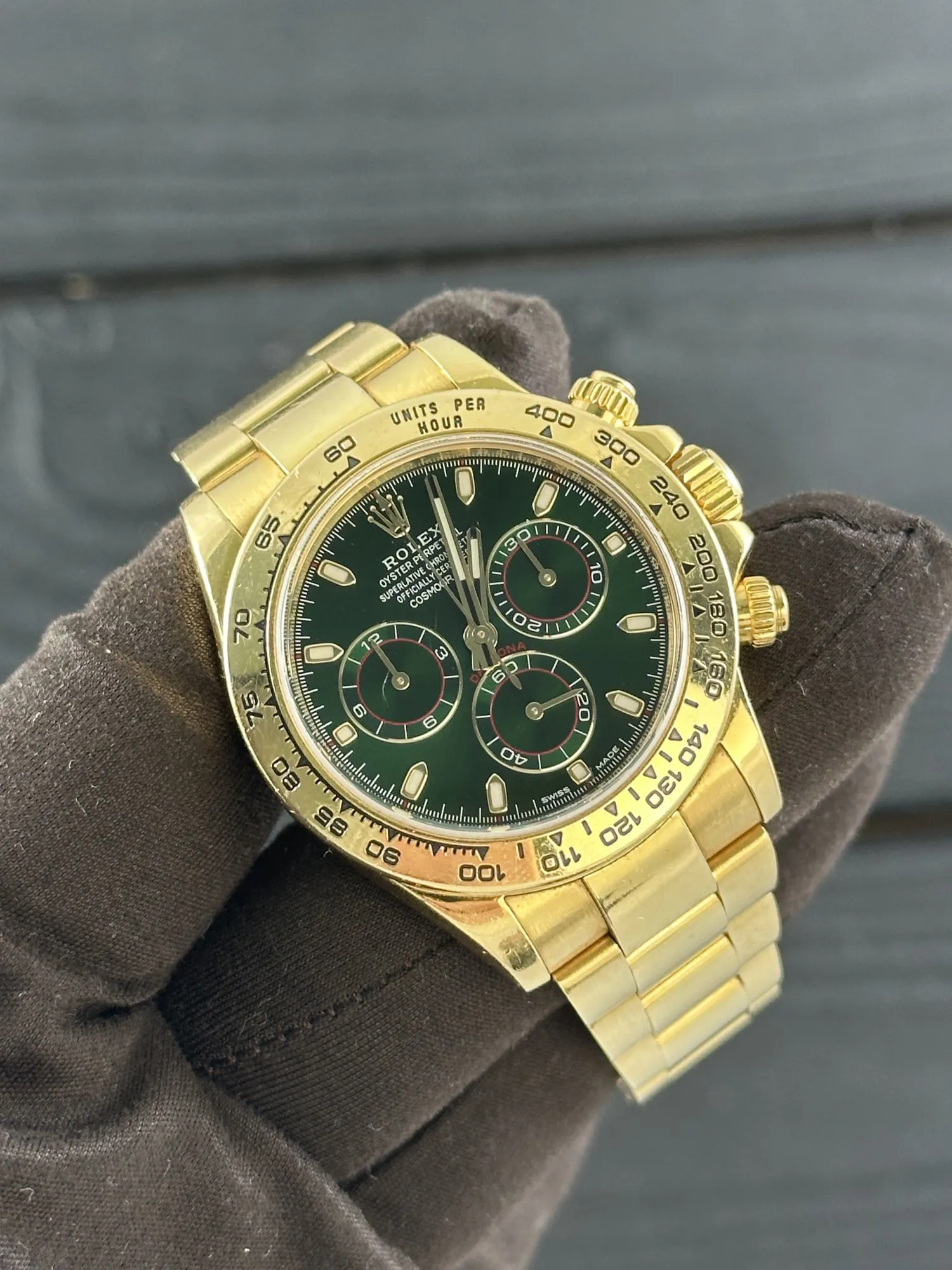 Rolex Daytona 116508-0013 40mm 18k yellow gold Green 2