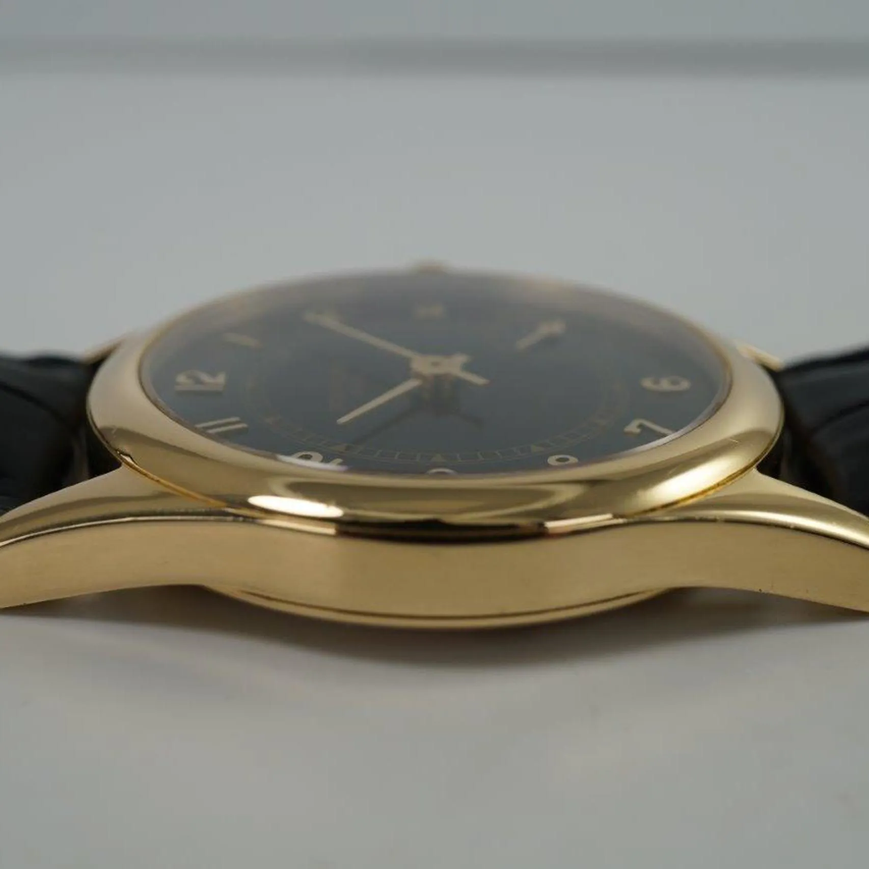 Patek Philippe Calatrava 5000J-001 33mm Yellow gold Black 2