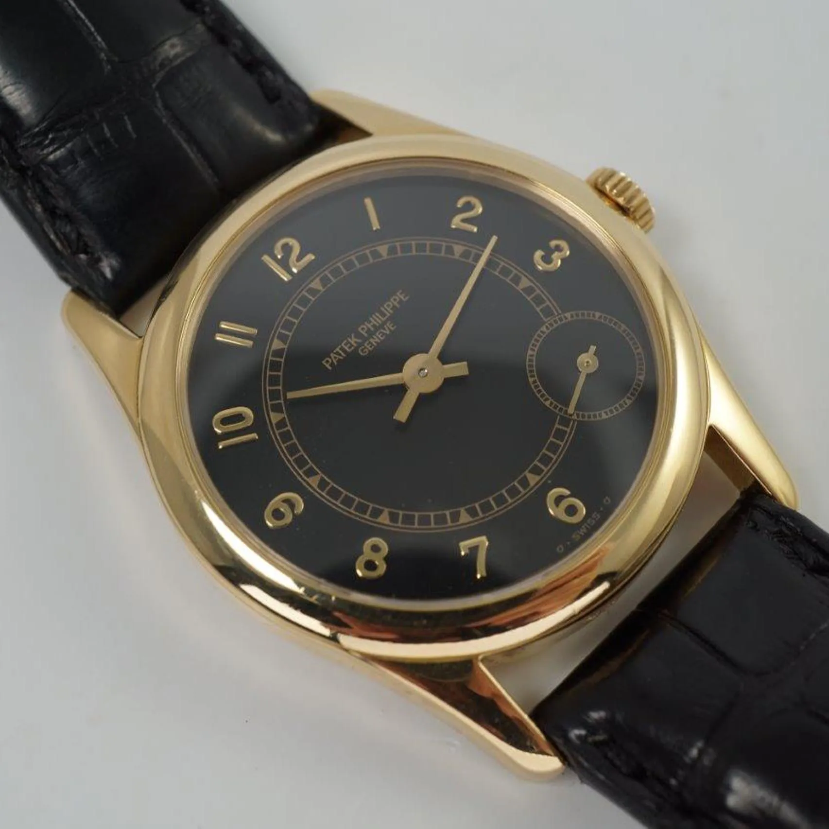 Patek Philippe Calatrava 5000J-001 33mm Yellow gold Black 5