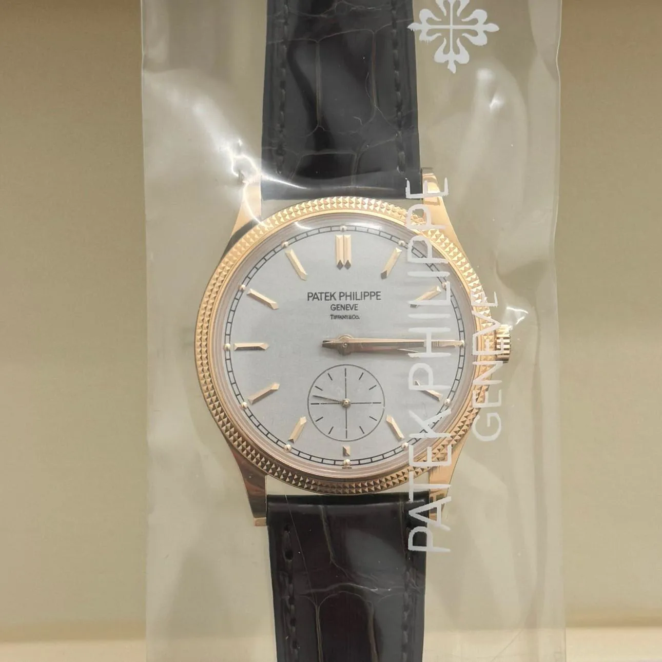 Patek Philippe Calatrava 6119R-001 39mm Rose gold Silver