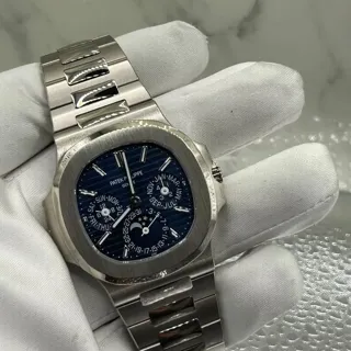 Patek Philippe Nautilus 5740/1G-001 White gold Blue