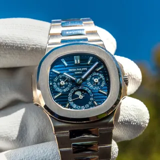 Patek Philippe Nautilus 5740/1G-001 White gold Blue