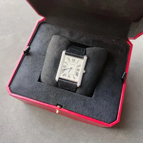 Cartier Tank WT200006 31mm White gold Silver