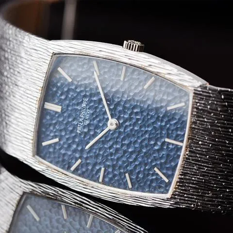 Patek Philippe 3528 31.5mm White gold Blue